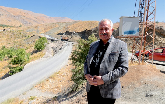 Hakkari Durankaya'da çöken yola 400 metrelik yeni güzergah açılıyor