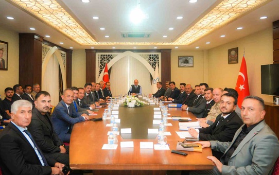 Hakkari'de sahipsiz hayvanlar için kurul toplandı, çözüm önerileri görüşüldü