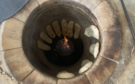 Patnos'ta fırıncılar gün doğmadan tandır başında, günlük 1000-1500 ekmek satıyor