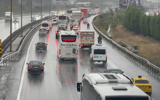 İstanbul Anadolu Yakası'nda trafik yoğunluğu yüzde 83'e çıktı