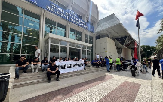 İZENERJİ işçileri sağlık raporu gerekçesiyle işten çıkarılmalarını Kültürpark'ta protesto etti