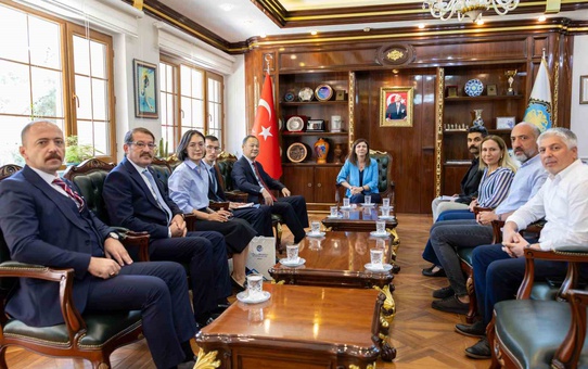 Kırgızistan Ankara Büyükelçisi, Diyarbakır Büyükşehir Belediyesi'ni ziyaret etti