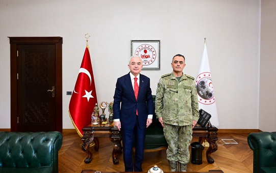 Kırklareli Valisi Turan, Tuğgeneral Yıldızhan'ı makamında kabul etti