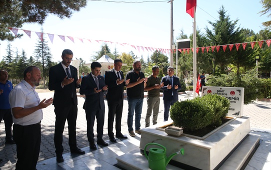 Niğde Cumhuriyet Başsavcısı Tuncay, şehit Halisdemir'in kabrini ziyaret etti