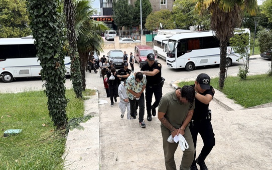 Samsun ve Hatay'da 'Sokaklar Güvende' operasyonunda 21 şüpheli adliyeye sevk edildi