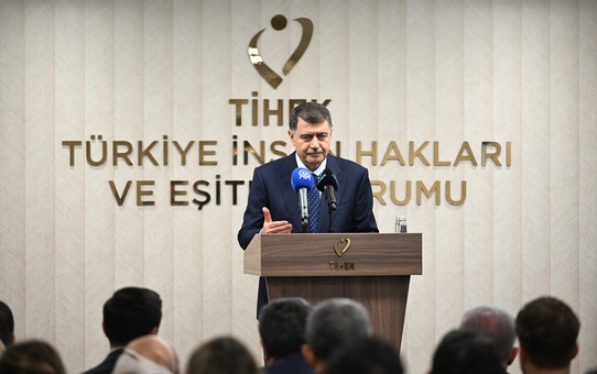 Şentop: İnsan haklarını yalnız karakol ve cezaevi üzerinden tartışmak yetersiz