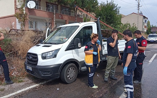 Tokat'ta iki kamyonet çarpıştı, sürücülerden biri yaralanarak hastaneye kaldırıldı