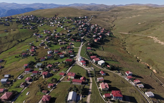 Trabzon yaylaları sonbahar renklerine bürünüyor