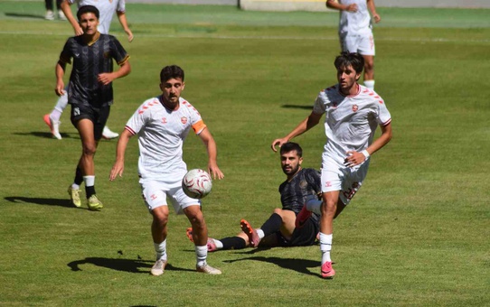 Karaman FK, Ziraat Türkiye Kupası'nda Kepezspor'a 3-2 yenilerek elendi