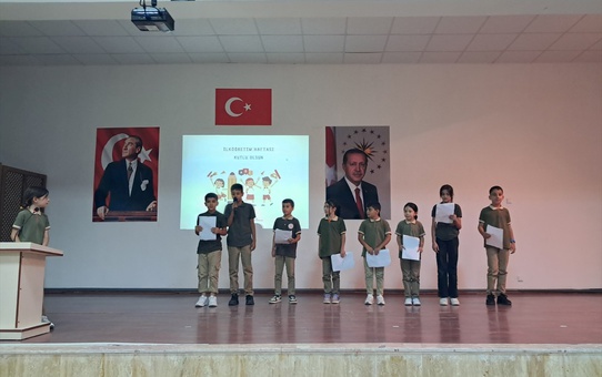 Ağın'da İlköğretim Haftası törenle başladı, 4. sınıflar birincilere hediye verdi
