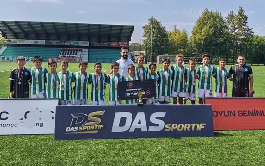 Balıkesir Büyükşehir Belediyespor U-11 Takımı Bursa’da şampiyon oldu