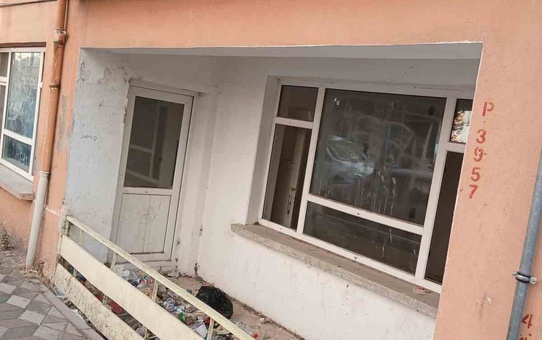 Bilecik Ertuğrulgazi Mahallesi'nde metruk bina çöplüğe döndü, sakinler tepkili