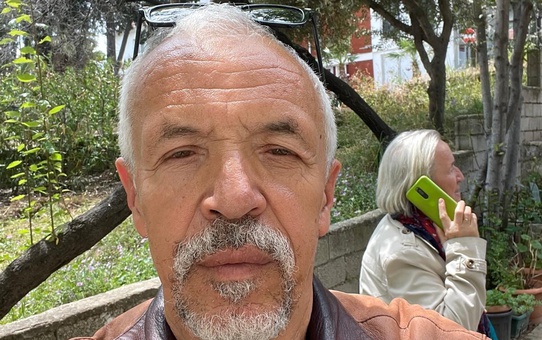 Burhaniye'de merkezi ezan nedeniyle boş kalan minareler kargalara yuva oldu