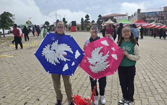 Yozgat'ta 700 öğrenci Filistin için uçurtma uçurdu