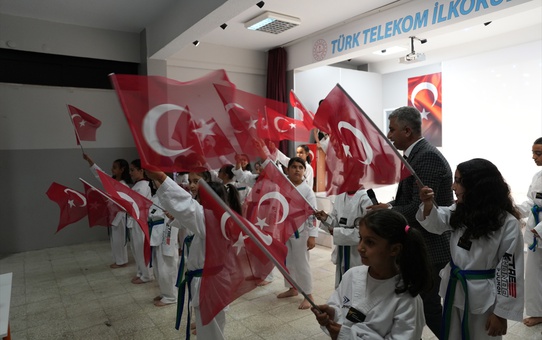 Çubuk'ta İlköğretim Haftası törenle başladı, öğrenciler gösteri sundu