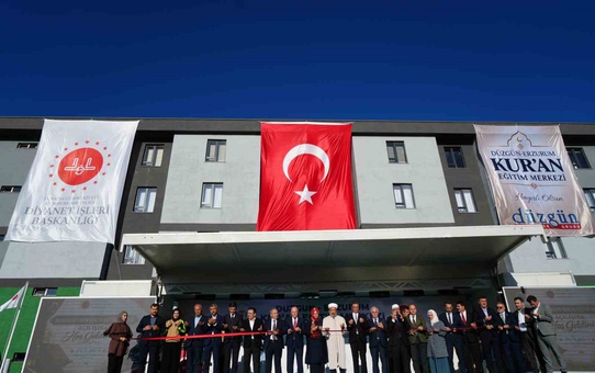 Diyanet İşleri Başkanı Arpaguş: 'Erzurum bir Kur’an şehri, Erzurum bir hafızlar diyarı. Erzurum’un öyle köyleri vardır ki 'Kaç hafız var?' diye sorulmaz, 'Hafız olmayan var mı?' diye sorulurmuş'