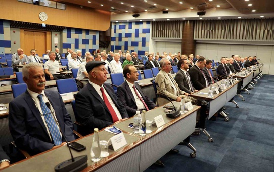 İzmir'de gümrük müşavirlerine plaket, 30-50 yılını dolduran 73 isim ödüllendirildi