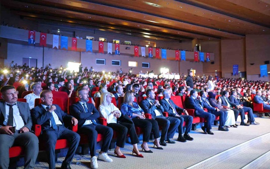Kahramanmaraş'ta şiir finalinde birinciler Balıkesir ve Çorum'dan çıktı