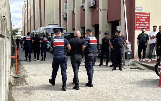 Kocaeli'de tefecilik operasyonunda gözaltına alınan 11 şüpheli adliyeye sevk edildi