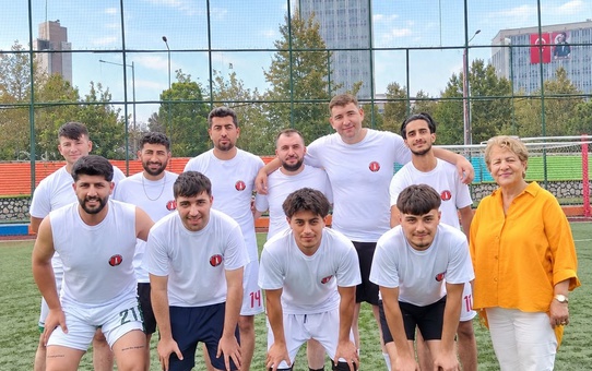 Bursa'daki Kurtuluş Kupası'nın şampiyonu Bilecik gençlik meclisi oldu