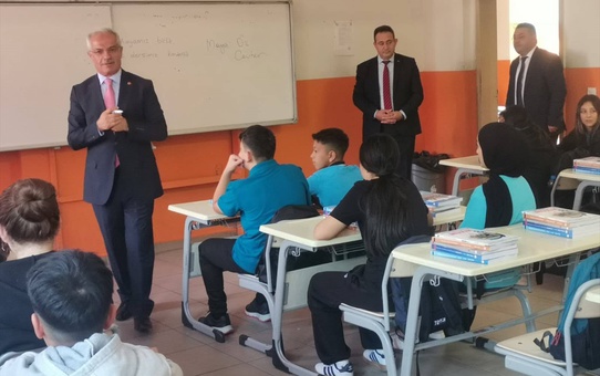 Merzifon İlçe Milli Eğitim Müdürü Yozgat'tan okul ziyareti
