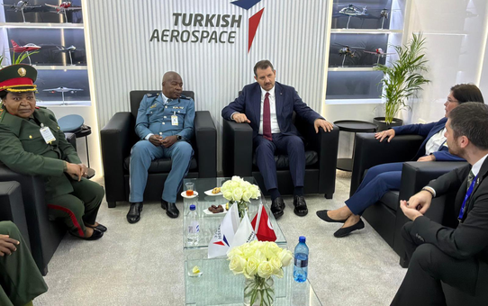 Bakan Yardımcısı Ayhan, Güney Afrika'daki savunma fuarında Mısır ve Mozambik'le görüştü