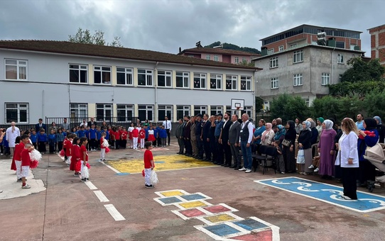 Samsun Salıpazarı'nda İlköğretim Haftası Gökçeli İlkokulu'nda ders ziliyle kutlandı