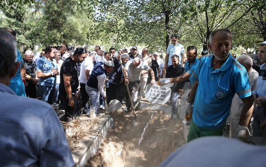 Siirt'te 55 yıl hekimlik yapan Dr. Feridun Bağış, memleketinde son yolculuğuna uğurlandı