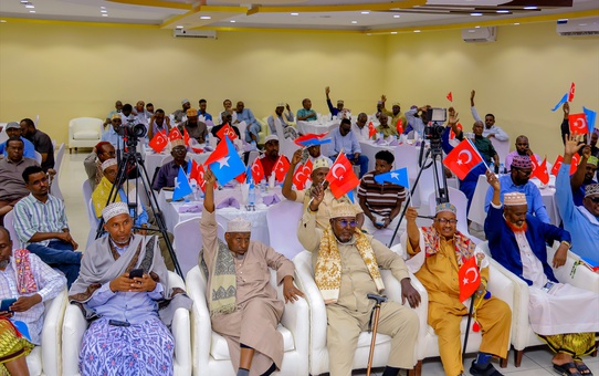 Somali kanaat önderleri Mogadişu'da Türkiye'ye teşekkür etti, gösteriler sürüyor