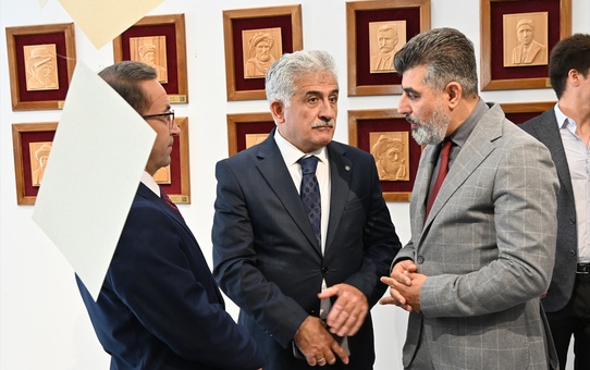 Üsküp'te IBU ve Bayburt Üniversitesi işbirliğiyle Türk dili portreleri sergisi açıldı