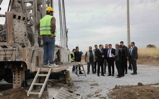 Kütahya Valisi Işın, Yoncalı'da İYJ-8 jeotermal kuyu sondajını yerinde inceledi