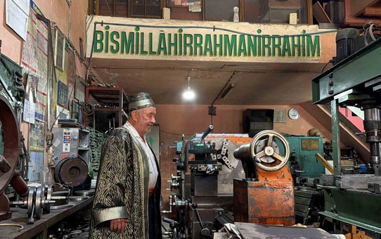 Alanya'da 79 yaşındaki tornacı Mehmet Çelik yılın Ahi'si seçildi