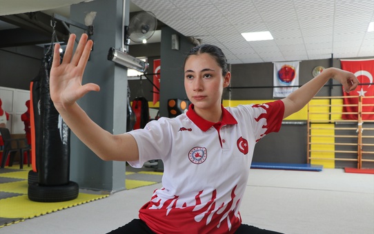 Dünya şampiyonu milli sporcu İrem Su Öztürk, Bolu'daki Balkan Şampiyonası'na hazırlanıyor