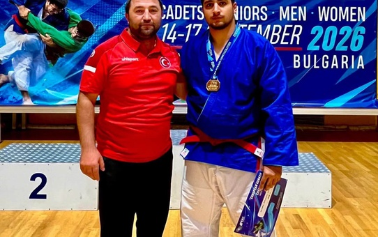 Bilecikli sporcu Mikail Zaloğlu, Bulgaristan'da Avrupa Kuraş Şampiyonu oldu