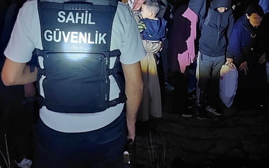 Çanakkale Eceabat'ta karada 7'si çocuk 29 kaçak göçmen yakalandı