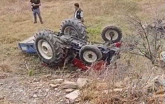 Manavgat'ta devrilen traktörün altında kalan öğretmen İbrahim Yavuz hayatını kaybetti