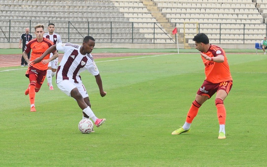 Bandırmaspor, evinde Eminevim Ümraniyespor'a 90. dakikada Soukou golüyle 1-0 yenildi