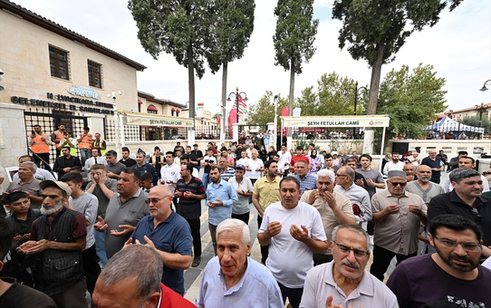 Gaziantep'teki tarihi Şeyh Fethullah Camisi 6 Şubat depremi sonrası yeniden ibadete açıldı