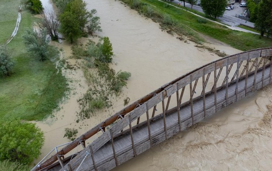İtalya'da fırtına ve sağanak 12 bölgeyi vurdu, Floransa'da müzeleri su bastı