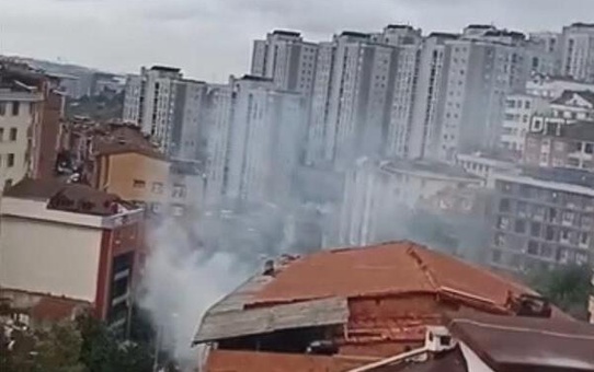 Kağıthane Seyrantepe'de elektrik direği patladı, çıkan yangın söndürüldü
