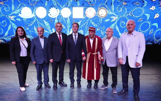 KAYSO'nun Yılın Ahisi Mustafa Suat Köylüoğlu, Kayseri'de düzenlenen törende kaftan giydi