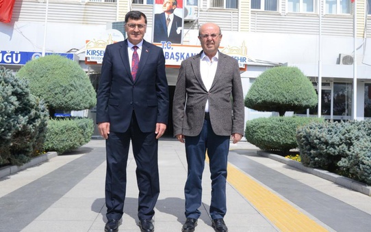 Kütahya Belediye Başkanı Kahveci, Kırşehir'de Ekicioğlu'nu ziyaret etti