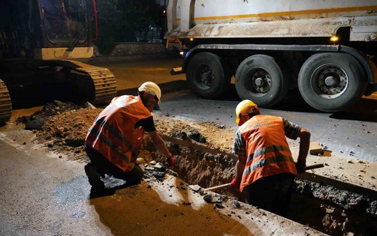 MUSKİ ekiplerinden gece mesaisi