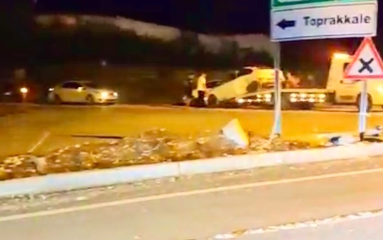 Osmaniye'de kavşakta çarpışan iki otomobilde 3 kişi hafif yaralandı