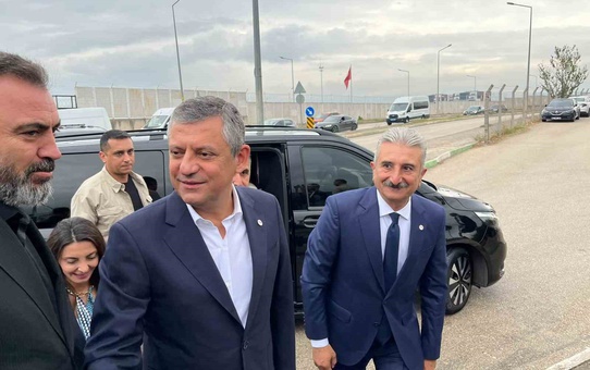 Özgür Özel ve Yeni Parti heyeti tutuklu Başkan Bozbey'i cezaevinde ziyaret etti