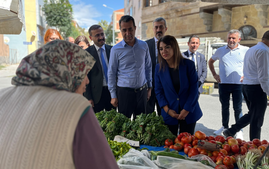 Taşcıer Niğde'de esnaf ve emekliyle konuştu, 'kime dokunsak bin ah işittik' dedi