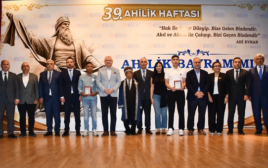 Adana'da düzenlenen 39. Ahilik Haftası'nda yılın ahi, kalfası ve çırağı ödül aldı