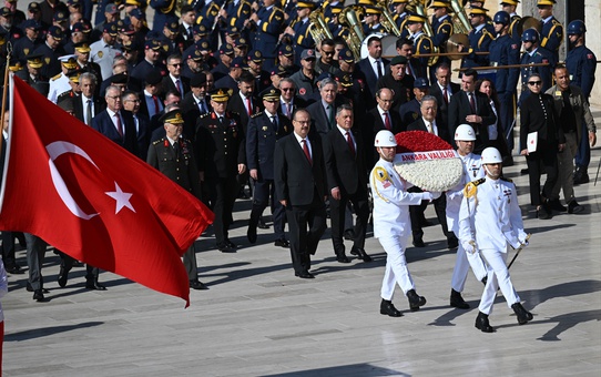 Ankara Valisi Canbolat, 19 Eylül Gaziler Günü'nde Anıtkabir'i ziyaret etti