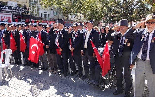 Balıkesir Edremit'te 19 Eylül Gaziler Günü töreninde Kıbrıs gazisi Ali Çakır konuştu