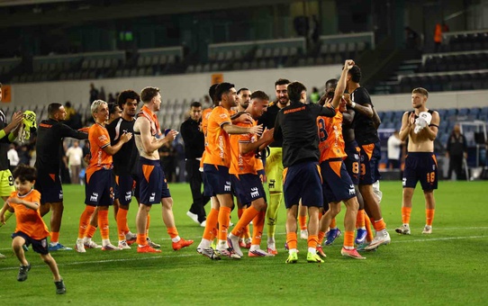 Başakşehir sahasında Gençlerbirliği'ni 4-0 mağlup ederek 4 maç sonra kazandı